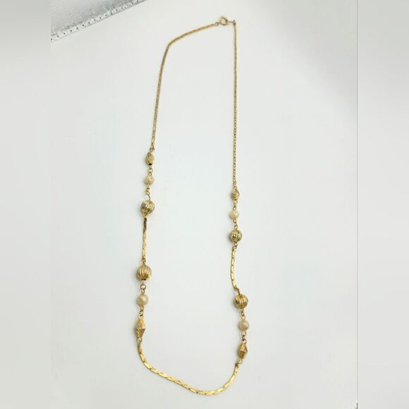 Vintage Gold pearl bead station necklace - Picture 2 of 8